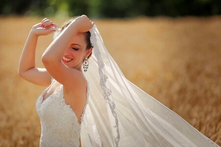 Field bride veil photo