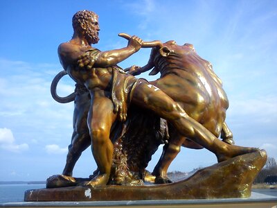 Monument fighter held