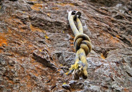 Yellow rock tight