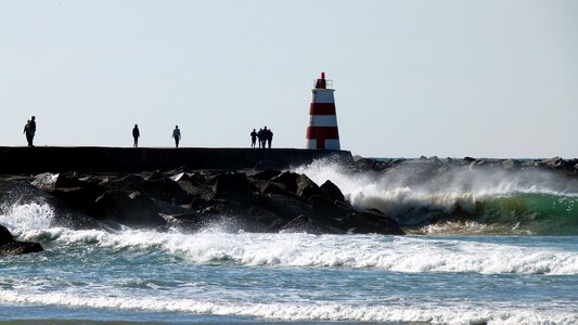 Spray rock surf photo