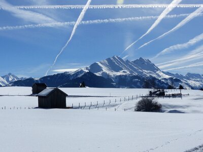 Contrail sky high tauern photo