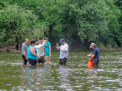 Students surveying freshwater mussels-3