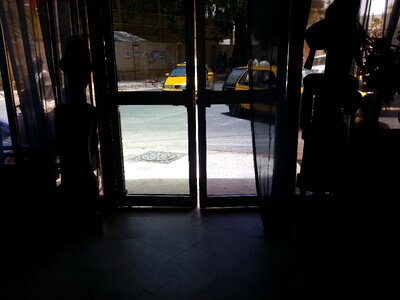 Door taxi motor peolple