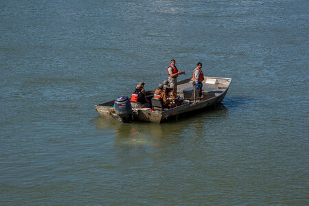 Fisheries crew netting paddlefish-1