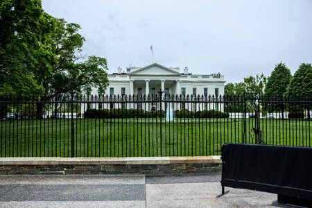White house far view photo
