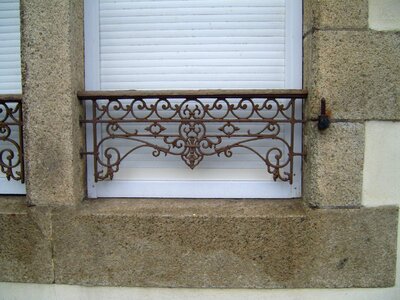 Close iron window