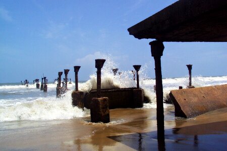 Arabian waves splash