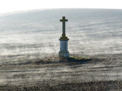 Fog gray cross gray field
