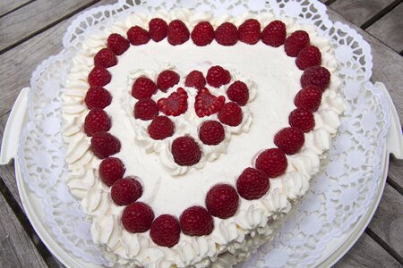 Himgeeren raspberry pie heart photo