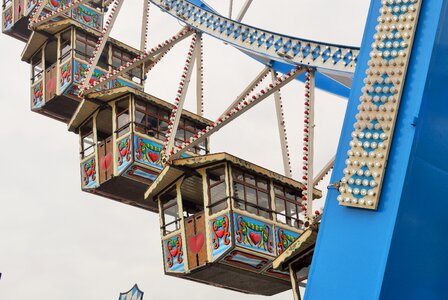 Ferris wheel carousel ride
