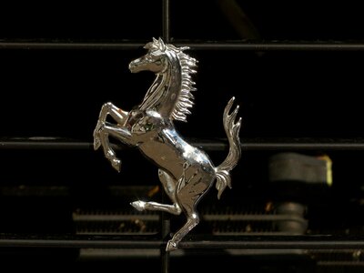 Figure metal deco