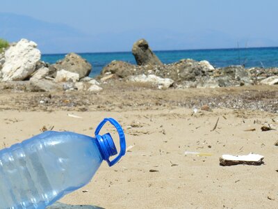 Sea pollution plastic photo