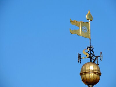 Gold landmark sign