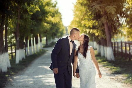 Kiss just married man photo