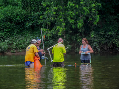 Students surveying freshwater mussels-4