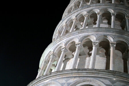 Side of the leaning tower of Pisa