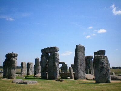 Stonehenge green cliff