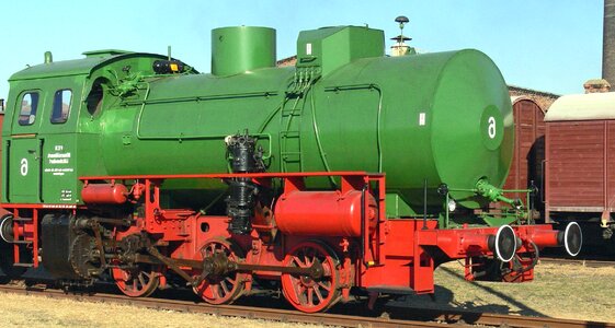 Engine locomotive machine