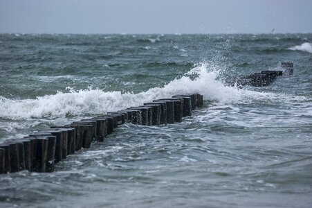 Water pier spray
