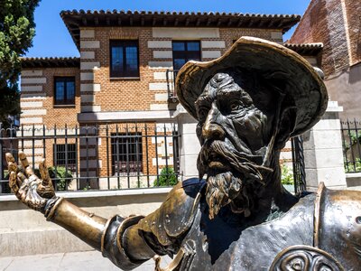 Reading statue madrid photo