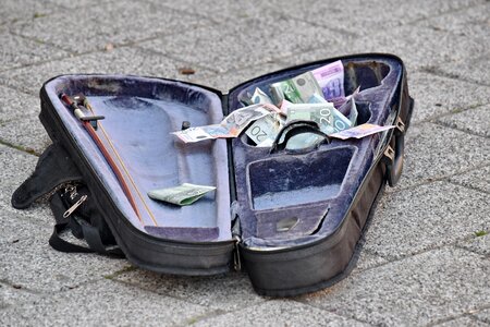 Baggage money pavement