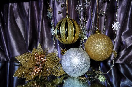 Holiday jewelry gold