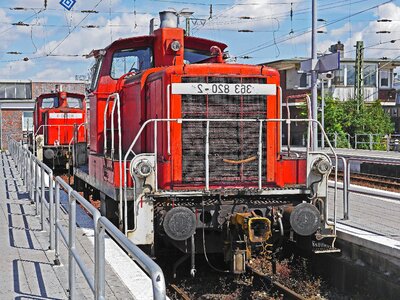 Locomotive tracked vehicle train