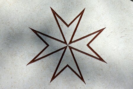 Maltese cross amalfikreuz stone