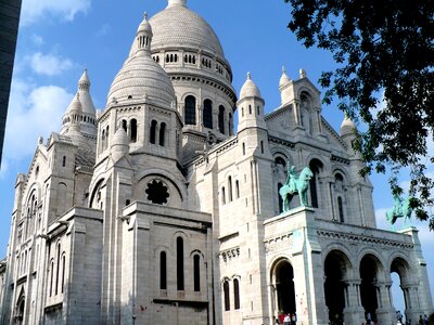 Montmartre mountain martyrs basilica photo