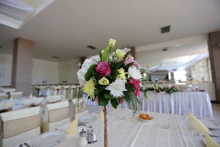 Wedding Bouquet arrangement table photo