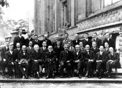 Solvay 1927 black and white photo