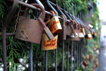 Fastener fence iron