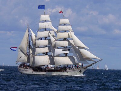 Beautiful Photo boat frigate photo