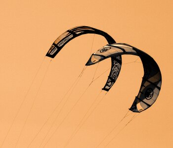 Extreme sport parachuting