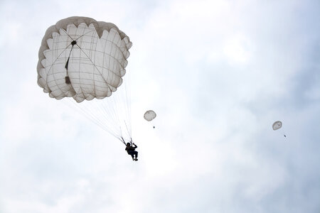 Skydivers photo