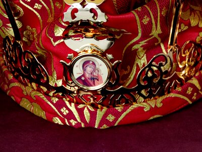Arabesque crown gold