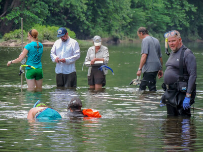 Students surveying freshwater mussels-3
