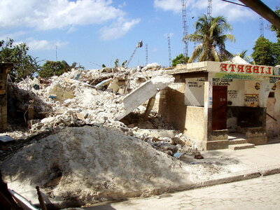 Building devastating earthquake photo