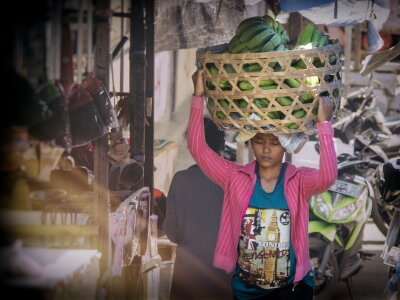 Bananas klungkung woman