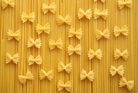 Farfalle carbohydrates yellow