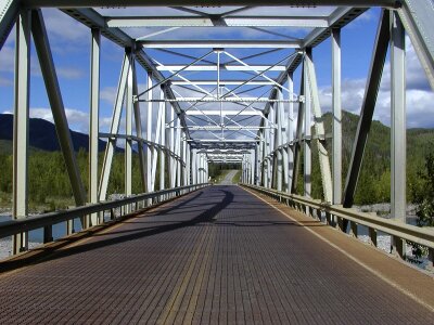 Bridge road metal