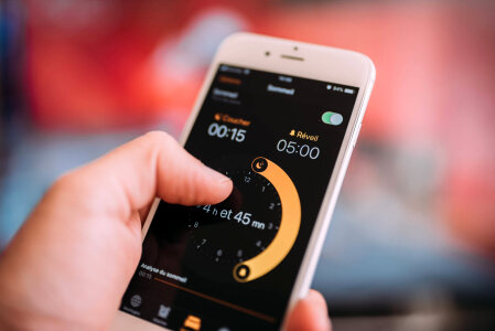 Setting the Alarm on Mobile photo