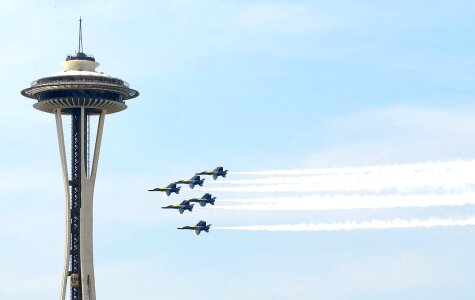 Space needle teamwork aerobatic