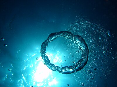 Kringel air ring underwater