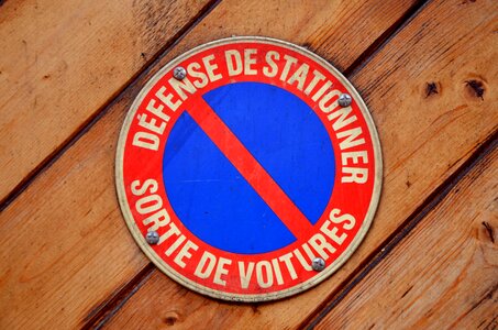 No Parking Sign In French photo