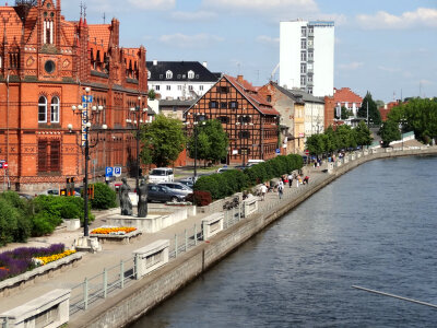 View of the Brda River and historical building in Bydgoszcz photo