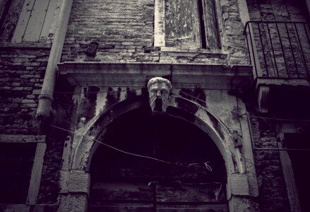 Dark Face Of Venice Free Photo photo