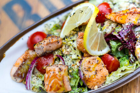 Grilled salmon cubes with vegetables photo
