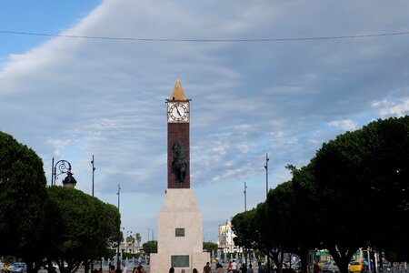 Pubic square monument statue photo