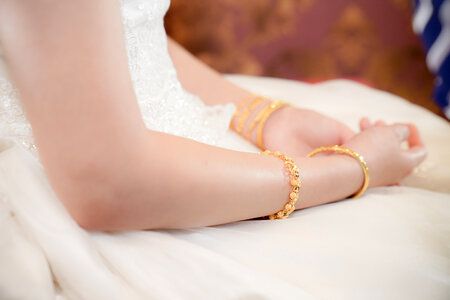 Hands of the bride